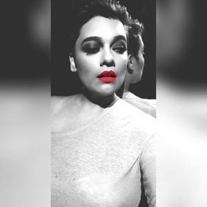 Meet your Posher, Mía del mar